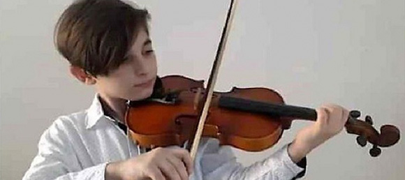 Cristian Alejandro está enamorado del sonido del violín
